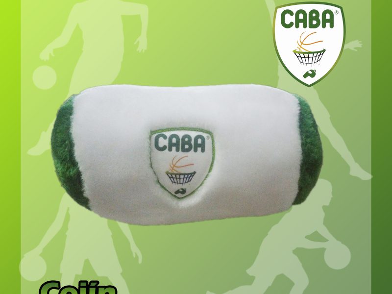 Cojín cilíndrico blanco y verde con el escudo bordado de CABA