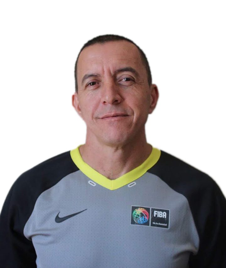 Fotografía de Rodrigo León Mejía Mesa, árbitro internacional FIBA de baloncesto.