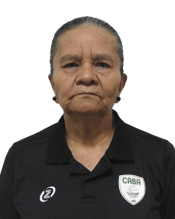 Fotografía de Luz Edilma Velasquez Herrera, oficial de mesa de control de baloncesto.