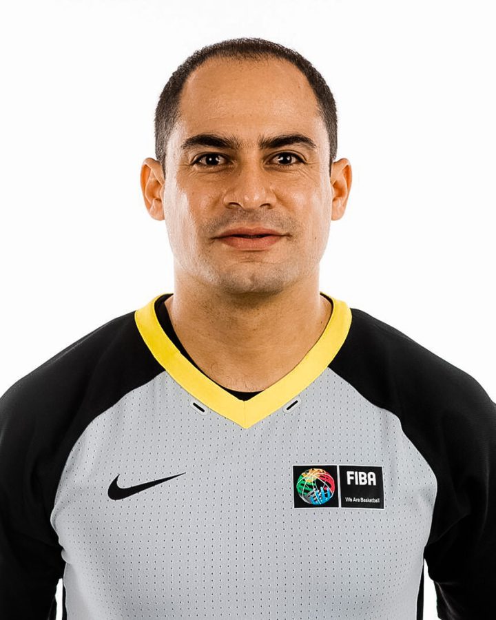 Fotografía de Carlos Andrés Vélez Londoño, árbitro internacional FIBA de baloncesto.